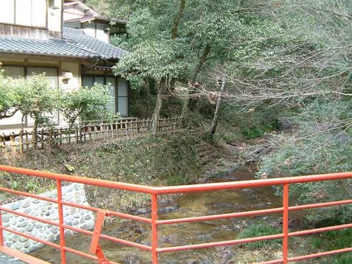 隠れ家温泉　龍頭山荘〜川の音〜
