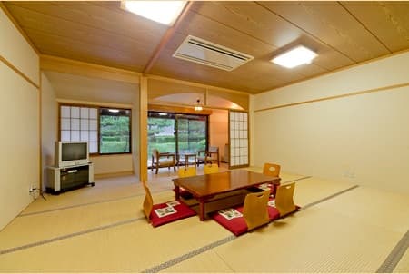 ひよしフォレストリゾート山の家 2