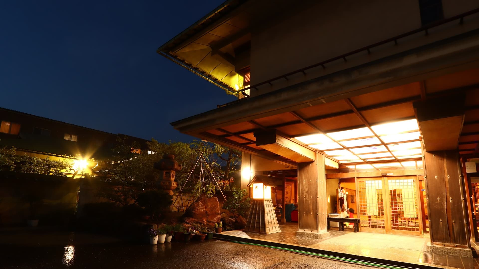 数寄屋風旅館 からさわ