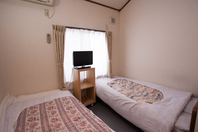 ビジネスホテルひよし天若の家 2