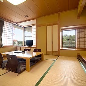 四季彩る　食と展望風呂の宿　呉羽ハイツ 2