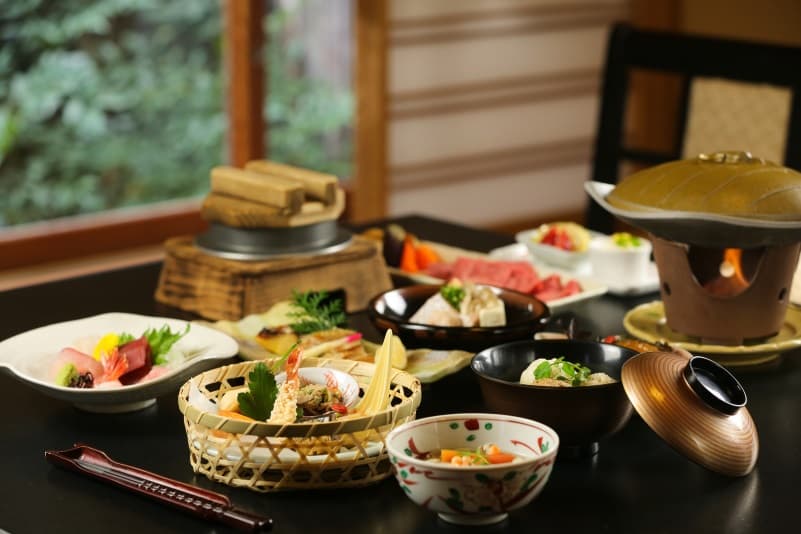 静かな森と明治・大正離れの宿　環翠楼 2