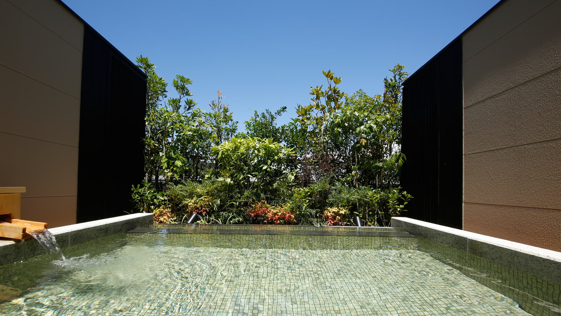 湊小宿　海の薫とＡＷＡＪＩＳＨＩＭＡ＜淡路島＞ 2