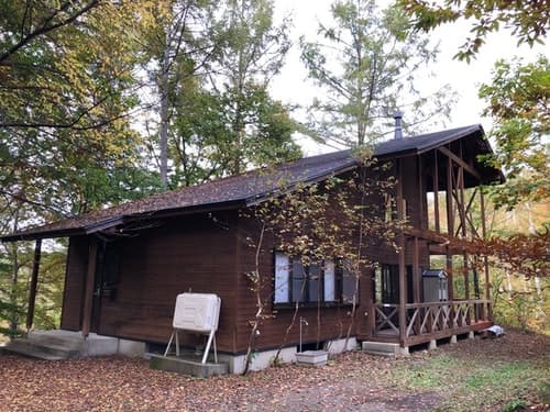 １棟丸ごと、奧　八ヶ岳・白樺林を眺め、癒される「森のリトリート・ハウス」　＾