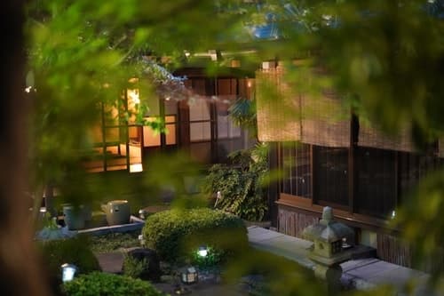 １００ｙ　ｋｙｏｔｏ　ｔｒａｄｉｔｉｏｎａｌ　ｖｉｌｌａ　ｗｉｔｈ　ｂｉｇ　ｇａｒｄｅｎ観月荘　＾