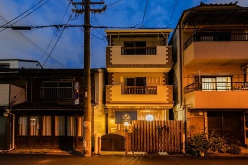 【鶴ＩＮＮ　中川西】２０１９年フルリノベの贅沢な和モダン一軒家☆九条駅から徒歩３分☆／民泊