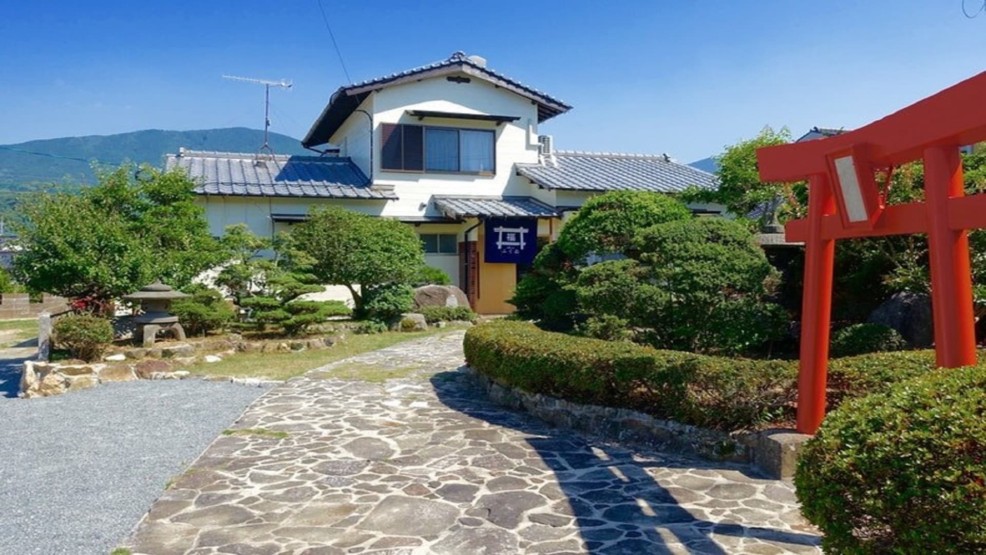 ｃａｆｅ　ｉｎｎ　ふくゐ　夕日の見える海まで徒歩５分、大入駅から徒歩５分　＾