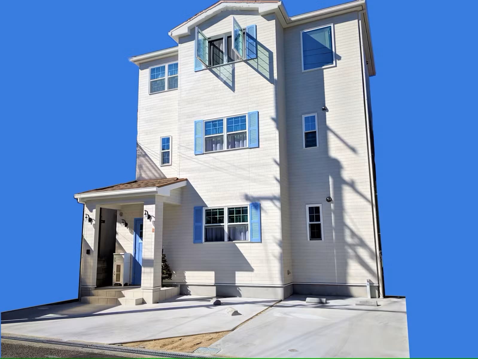 急行停車駅から徒歩５分／洗濯機／ダイニングテーブル付／静かな通り【アラウラ】　＾