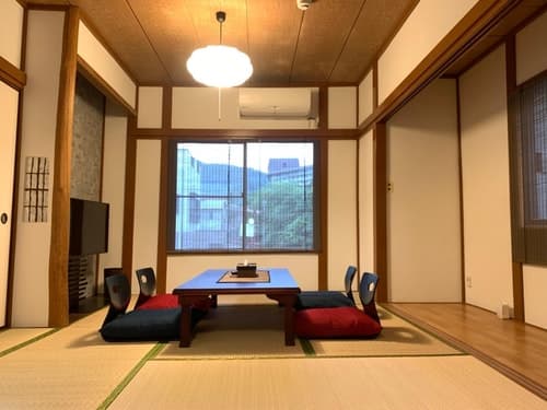 【箱根湯本駅徒歩３分★ＯＰＥＮ★箱根最安】川のせせらぎを楽しめるお宿「箱根湯本　春夏秋冬」　＾