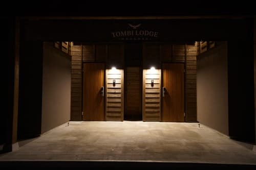 Tombi Lodge ^