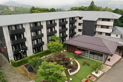 ニュースターホテル山中湖 ^