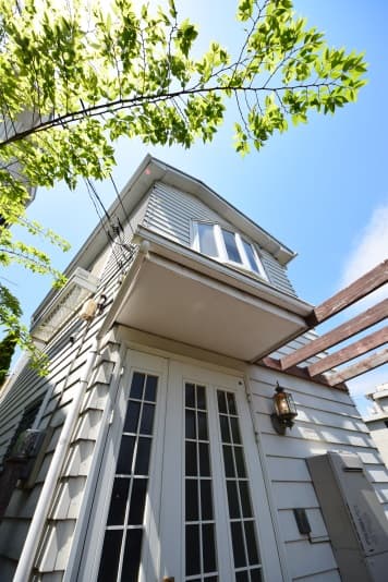 ＧＬＯＣＥ　逗子ビーチハウス｜逗子海岸を一望するゲストハウスで海辺暮らしを体験ペット可