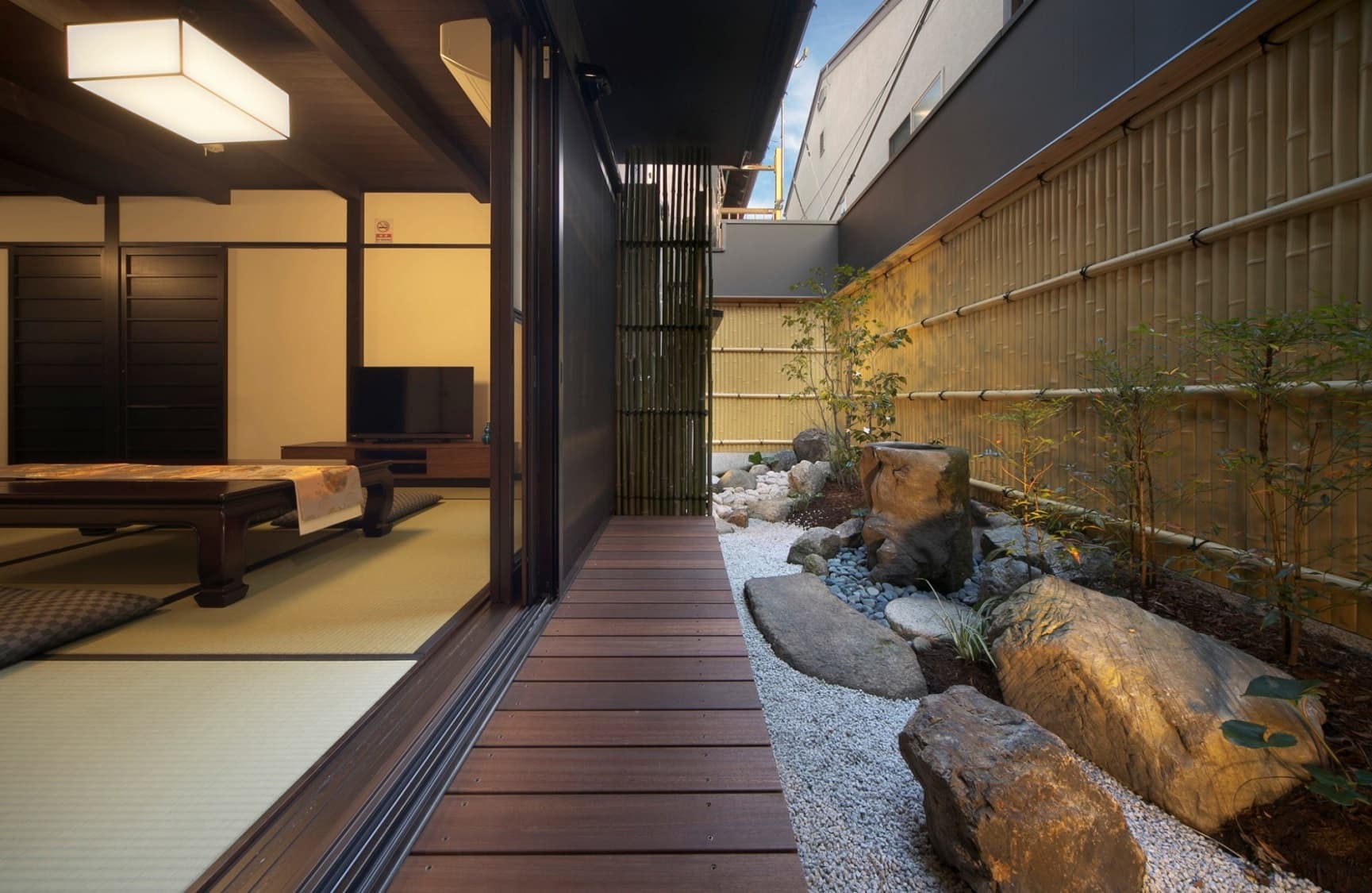 京都駅徒歩１０分、２０１８年１０月オープン、隣の晴樂と合わせて１８名まで泊り頂けます　＾