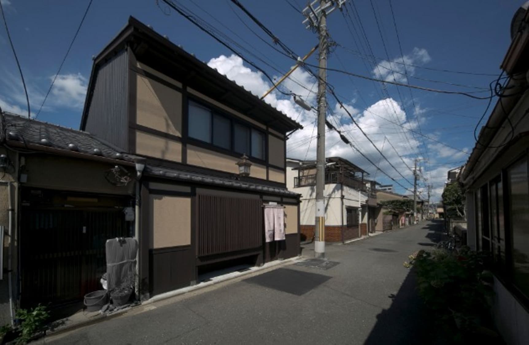京都駅徒歩７分、２０１７年９月オープン、明るい３ＤＫの京町家　＾