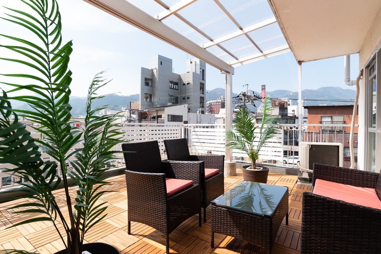 Ｃｌｏｖｅｒ　ｒｏｏｍｓ　４０６　＾