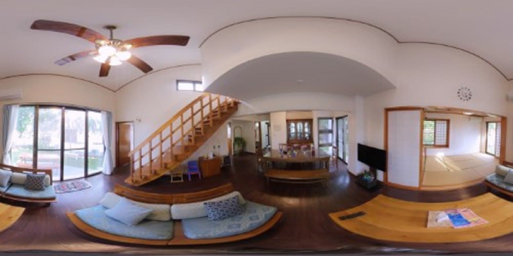 部屋からビーチ迄3秒水着姿で行けます。ピーチ専用シャワー室完備/民泊