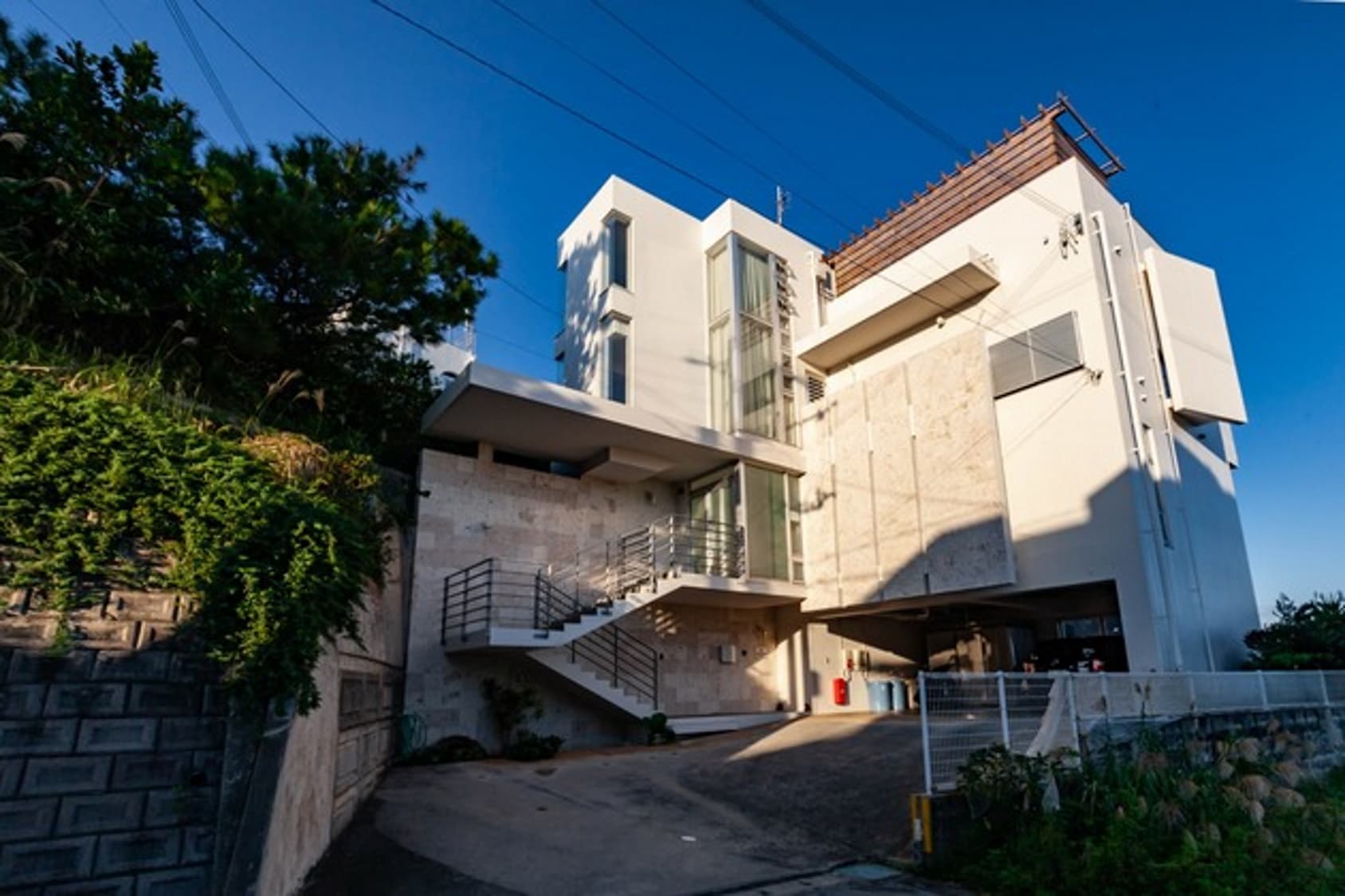 綺麗な海Ｖｉｌｌａ　オーシャンビュー〜広々一軒家貸切３００ｍ２沖縄屈指のリゾートエリア恩納村　＾