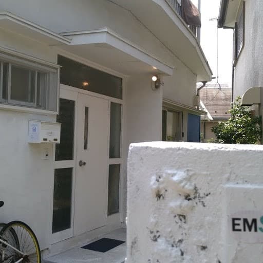 ＥＭＳ．江ノ電、石上の昭和のモダン（？）な家／民泊