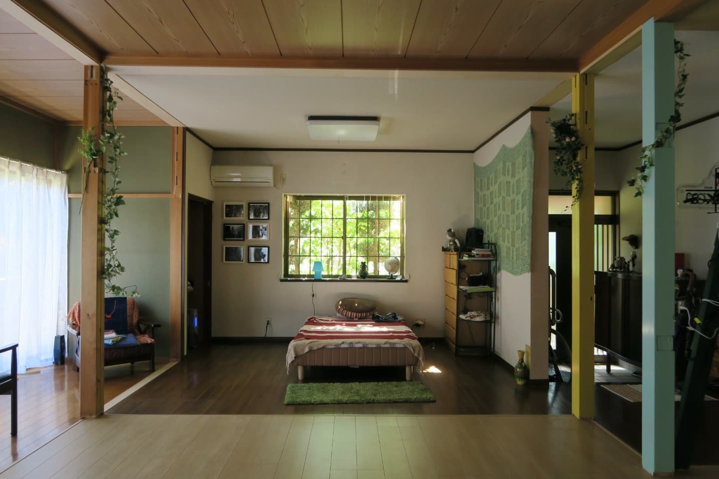 a quiet and big room 静かで広い部屋/民泊