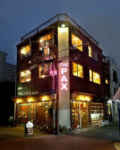 ［ＴＨＥ　ＰＡＸ　ＨＯＳＴＥＬ］レトロなビルを改装した小さなゲストハウス　＾