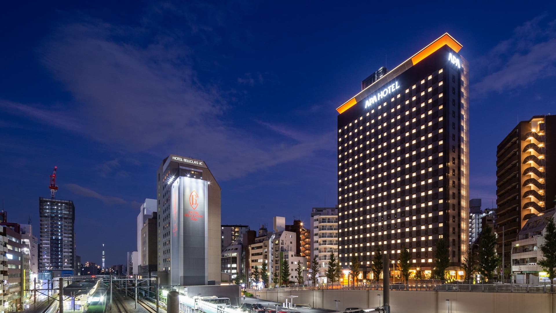 アパホテル〈山手大塚駅前タワー〉（全室禁煙）