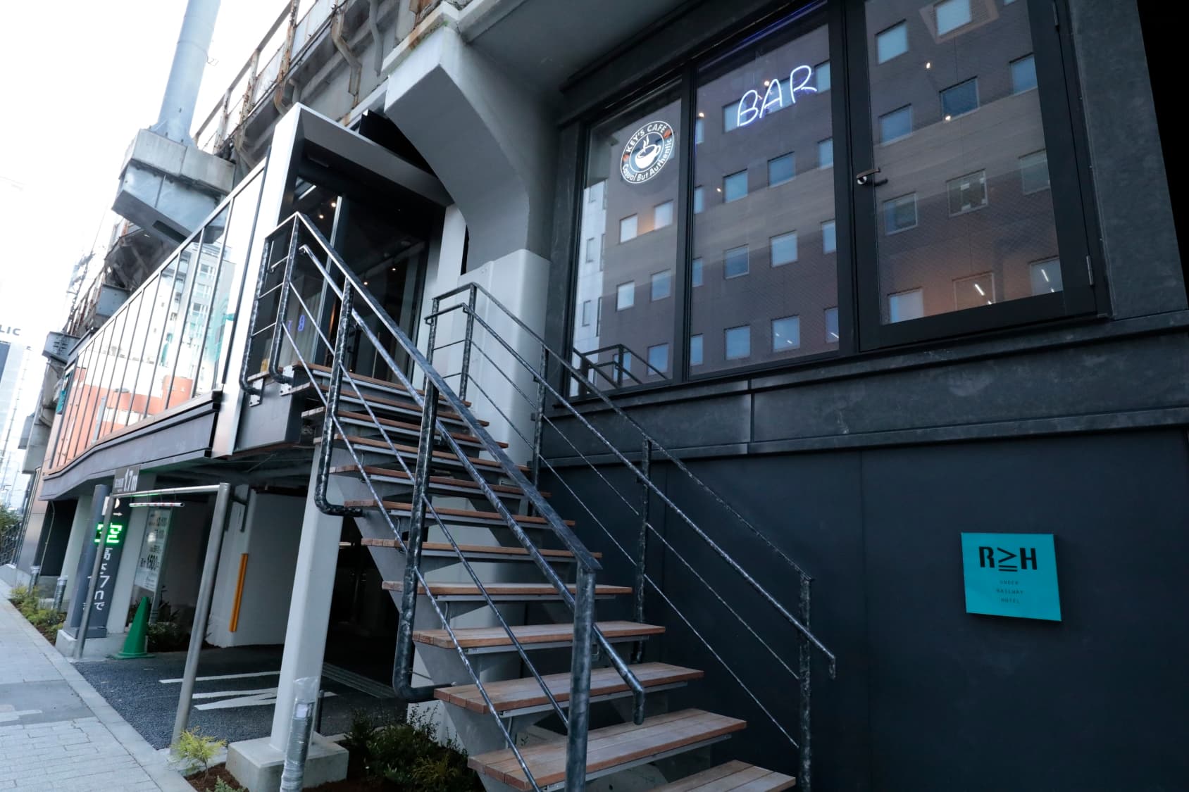 ＵＮＤＥＲ　ＲＡＩＬ　ＷＡＹ　ＨＯＴＥＬ　ＡＫＩＨＡＢＡＲＡ