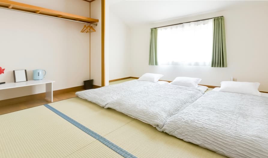 ＋９　駅前民宿 2