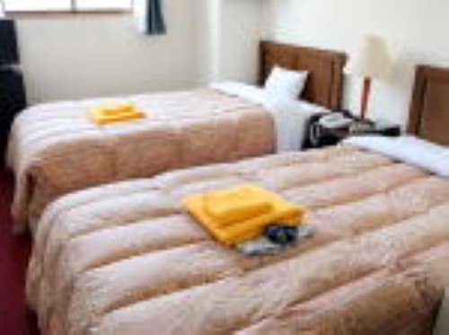 ビジネスホテル港 2