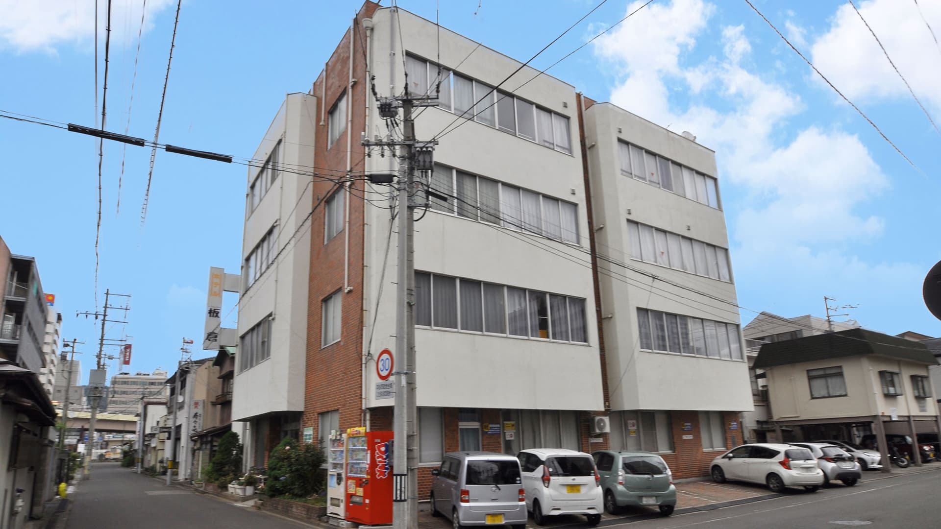 福島駅東口から徒歩３分　ホテル板倉