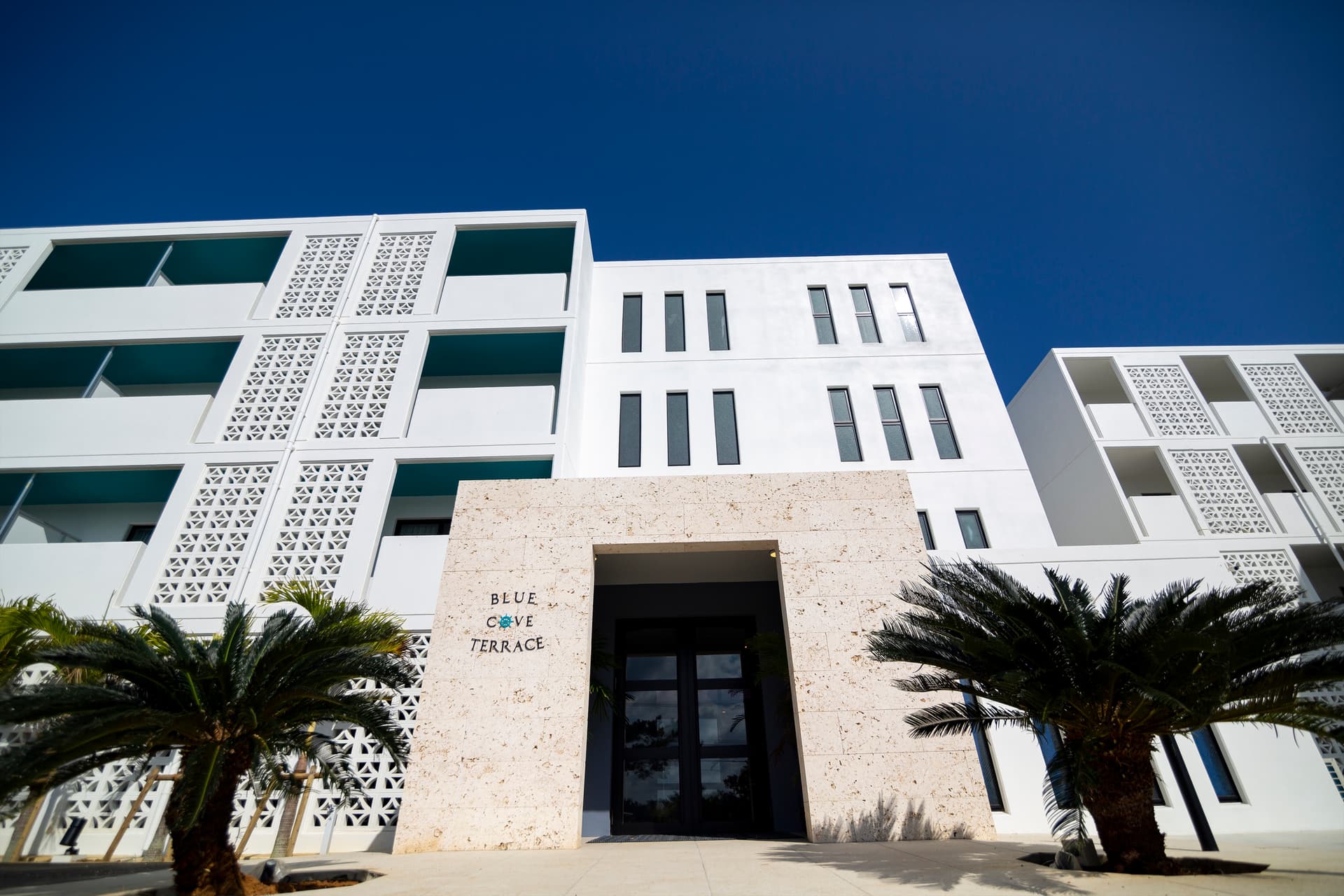 Ｂｌｕｅ　Ｃｏｖｅ　Ｔｅｒｒａｃｅ（ブルーコーブテラス）＜伊良部島＞