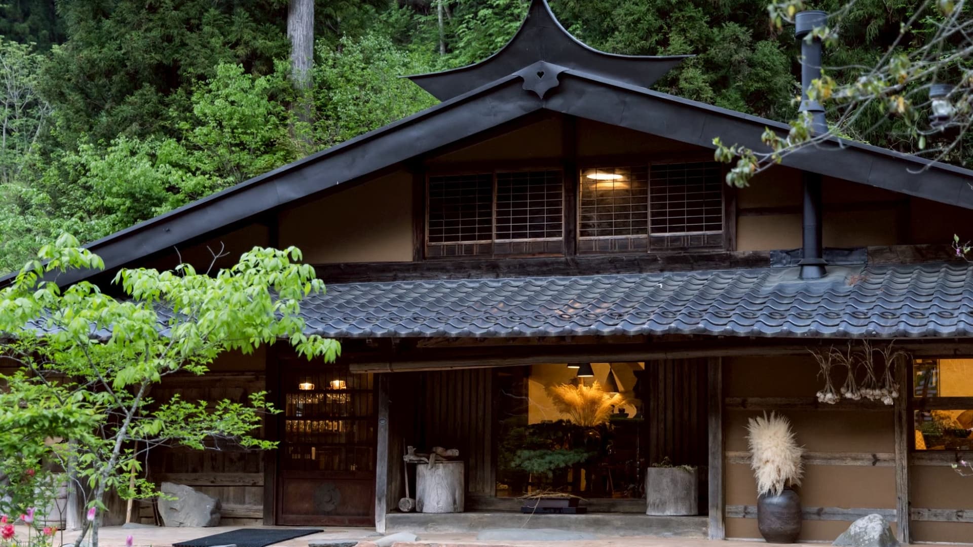 ＬＡ　ＴＥＲＲＡ　ＮＡＧＡＮＯ