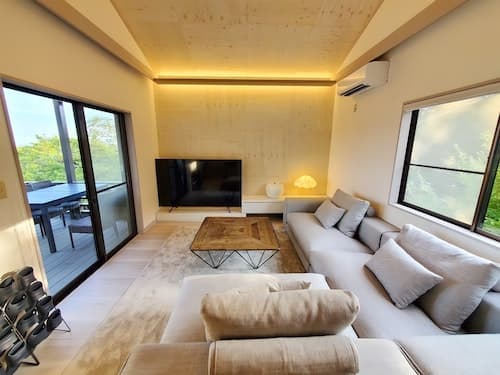 オザッキー大室高原９丁目　＾