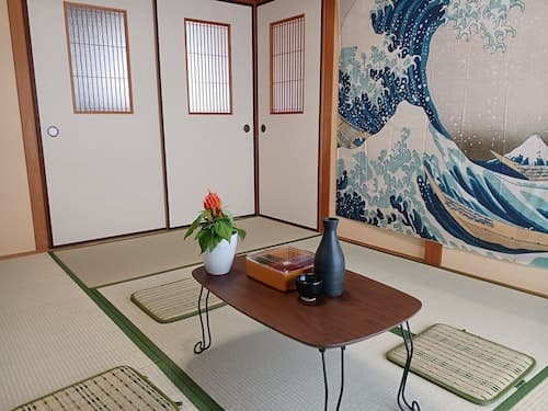 【ＭＩＺＵＫＩ－ＹＡ】白浜駅まで車で７分！観光地へのアクセス抜群！９名宿泊可能／民泊