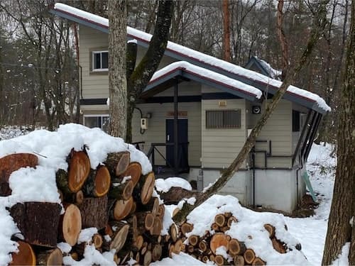 ラスティックマウンテンＳｈａｃｋ　４駆の車付きです。　＾