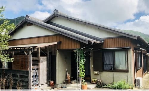 薪と五右エ門風呂のあるアウトドアの居心地を楽しめる一軒家の宿　＾