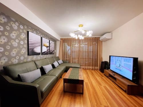 駅に近い、街中であります。　＾