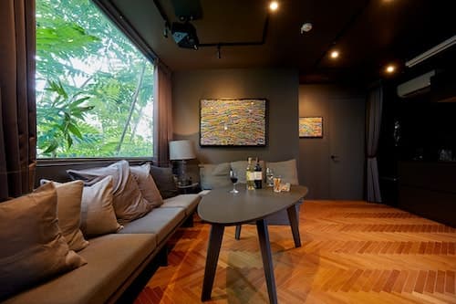 ギャラリーホテル　「ＤＩＳＴＯＲＴＩＯＮ　９」／民泊