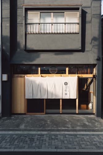 三引屋　ＭＩＴＳＵＢＩＫＩＹＡ　＾