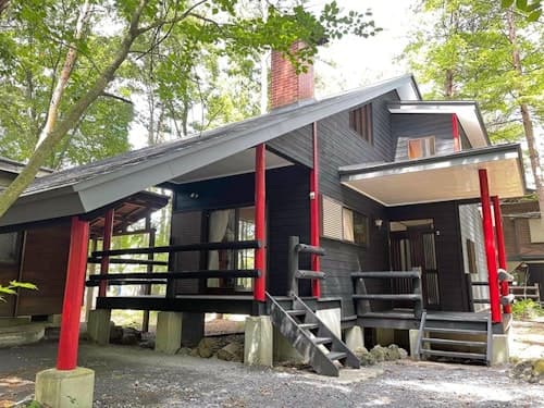 ＨＡＲＵＮＡ　ＷＩＮＧ　ゴルフコースを一望する森の中のプライベートコテージ　＾