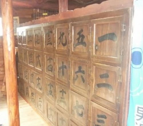 ビックリ! 面白い!「?」がいっぱい! 大人も子供も、 ワクワク楽しい秘密基地! ^