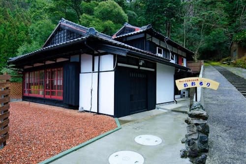 焚き火が愉しめるキャンプスタイルの宿おおるり（夏はＳＵＰ満喫）　＾