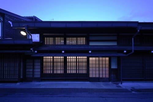 『眞や　大新　ｍａｋｏｔｏｙａ　ｏｈｊｉｎ　』高山古い街並み１９５ｍ２の古民家、蔵（シアター付）　＾