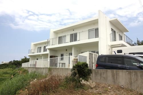 沖縄｜読谷｜時間を忘れさせる贅沢空間を貸切｜オーシャンビュー｜ＢＢＱ｜駐車場有｜１１名　＾