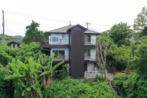 高級別荘地に建つホームエレベーター付き貸し切り高級別荘　＾