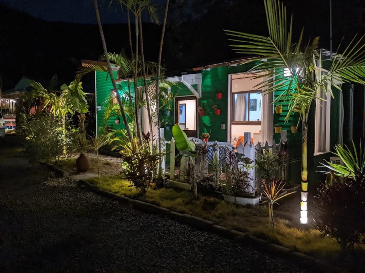 Amami アート心溢れる 南国ガーデン バンガロー オーシャン+マウンテンビュー ^