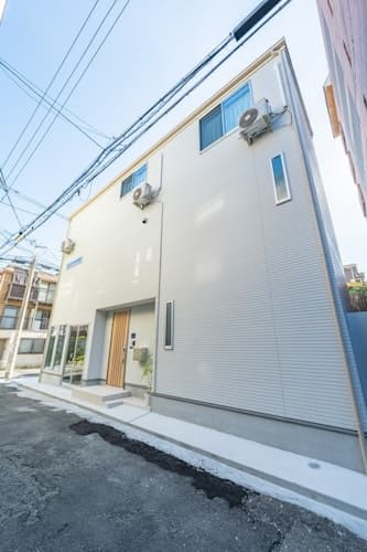 道頓堀、心斎橋、難波二駅、関西空港から直通人気の天下茶屋駅徒歩３分／民泊