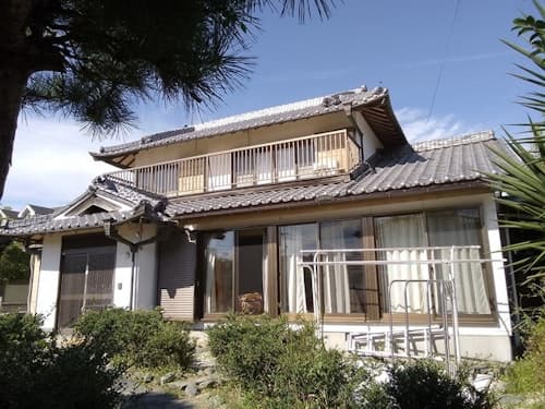 パインハウス ^