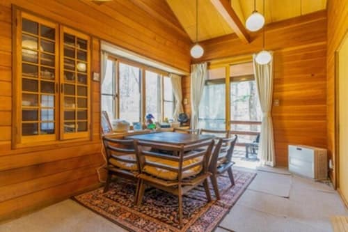 Ｇｌａｍｐｉｎｇ　Ｖｉｌｌａ　ＲＥＩ　北軽井沢　＾