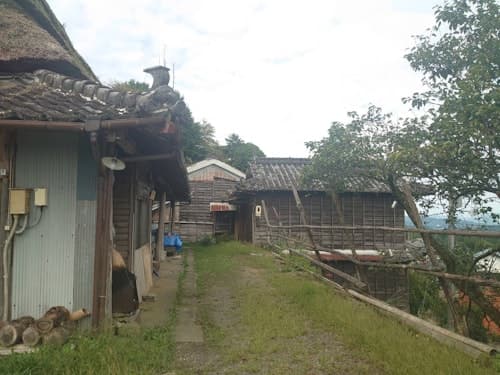 霊峰剣山の北側　日本の原風景　田舎暮らし　リトリート　家賀乃里　古城　＾