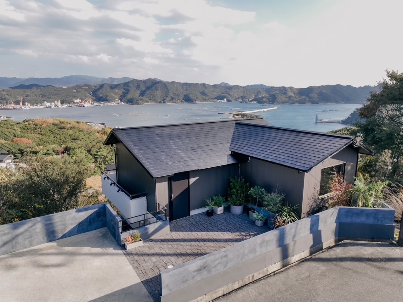 Ｖｉｌｌａ　ＬＵＡＲ＜淡路島＞